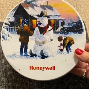 Honeywell Decorative Tin with Snowman Scene